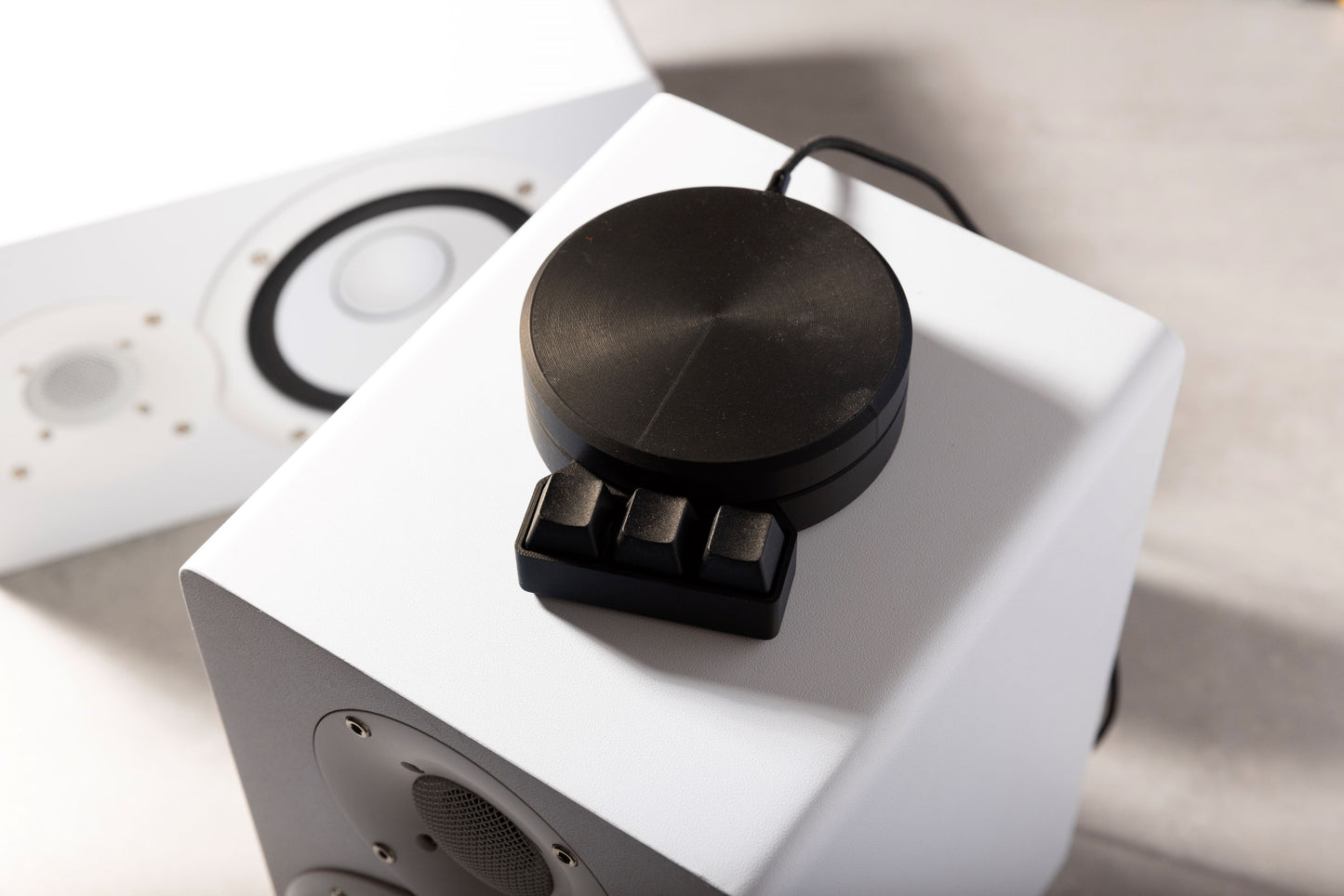 KNOB V2.1: Volume Dial and Macropad with VIA & QMK Customization