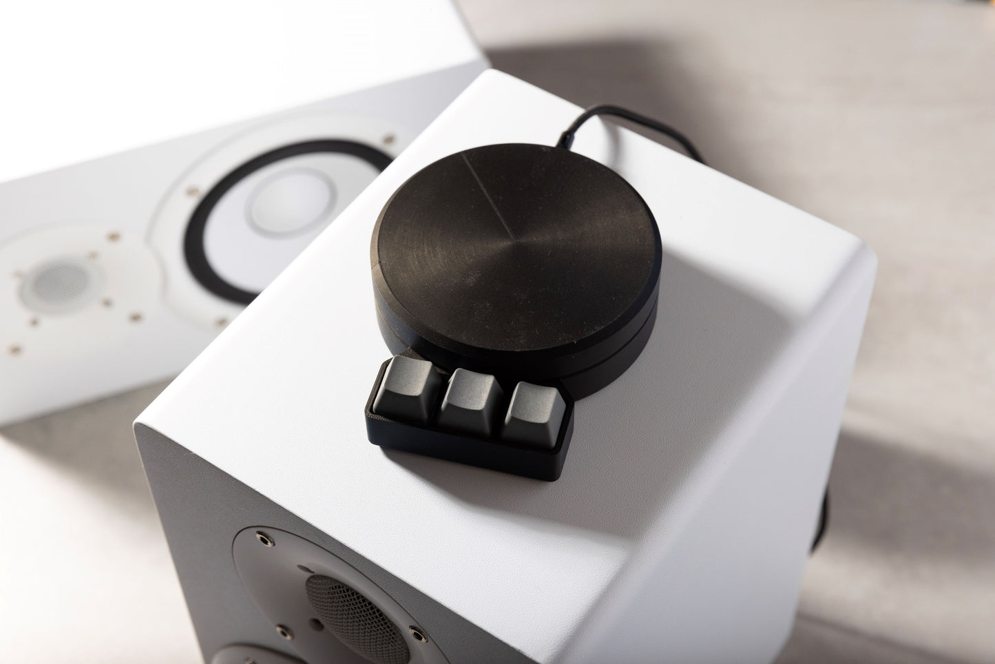 KNOB V2.1: Volume Dial and Macropad with VIA & QMK Customization